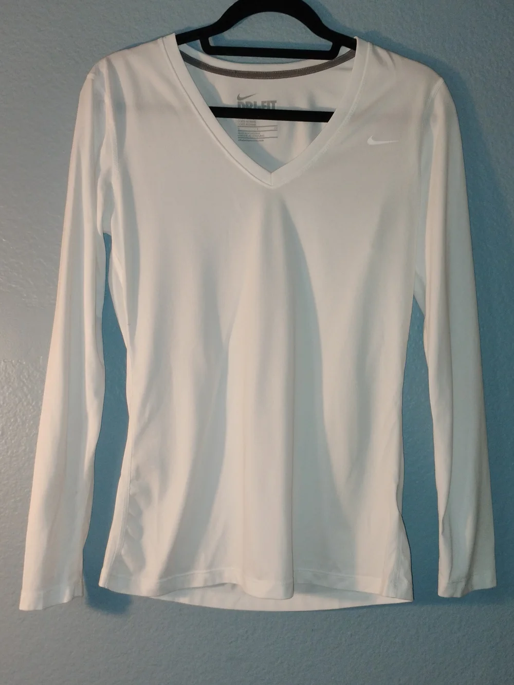 Nike White Long Sleeve V‑Neck Athletic Top